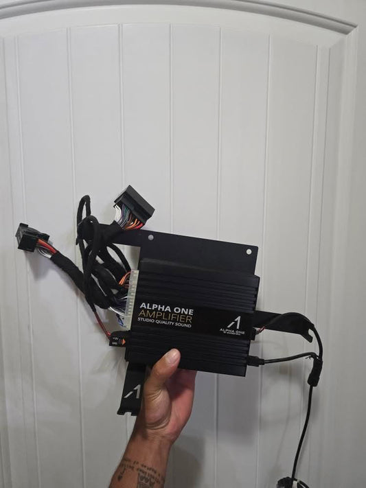 BMW ALPHA ONE UP10 AMPLIFIER